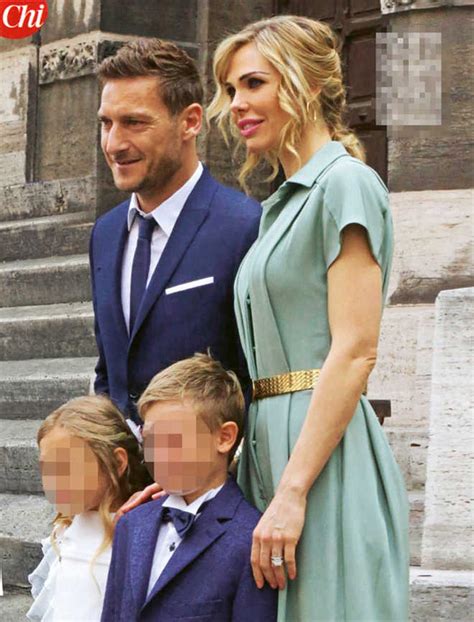 La prima comunione dei figli di Ilary Blasi e Totti 